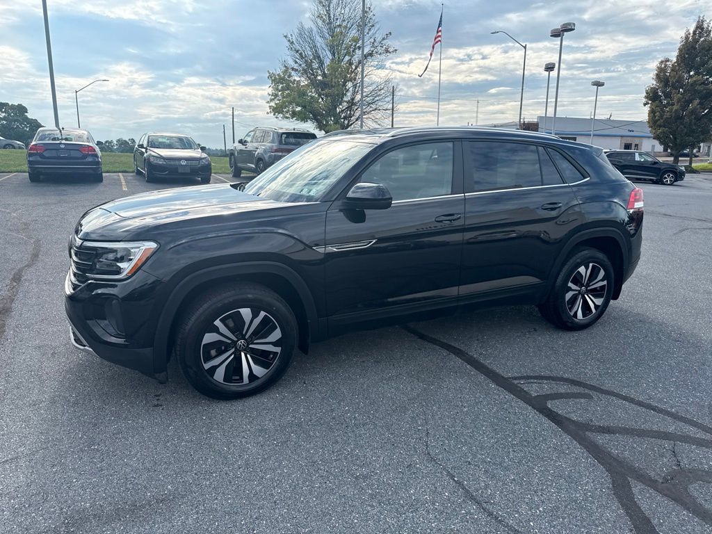 2024 Volkswagen Atlas Cross Sport 2.0T SE Black at Subaru and VW of Moon Township