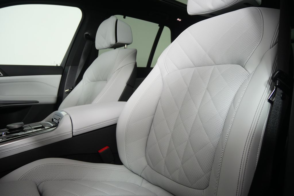 Thumbnail: 2026 BMW X5 - 11