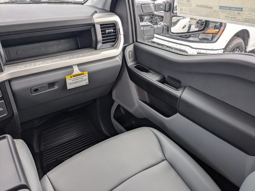2025 Ford F-350 Super Duty XL