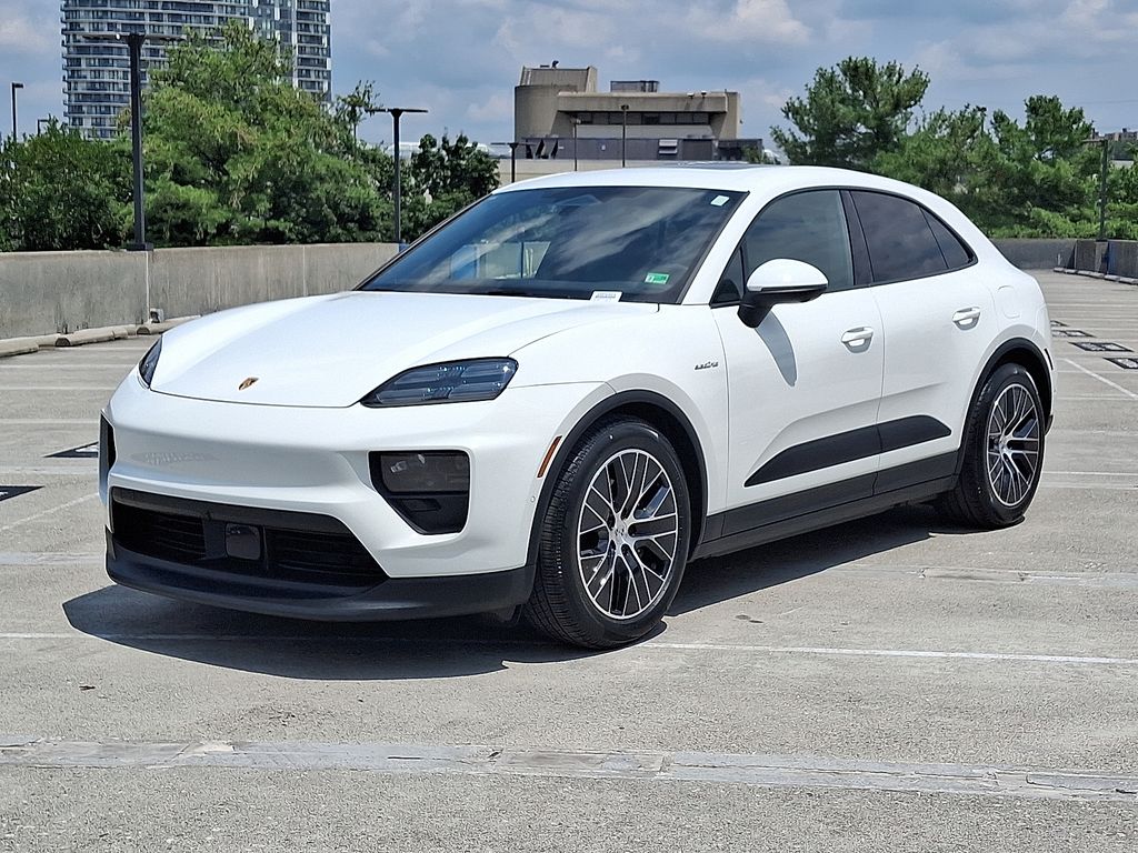 Thumbnail: 2025 Porsche Macan - 1