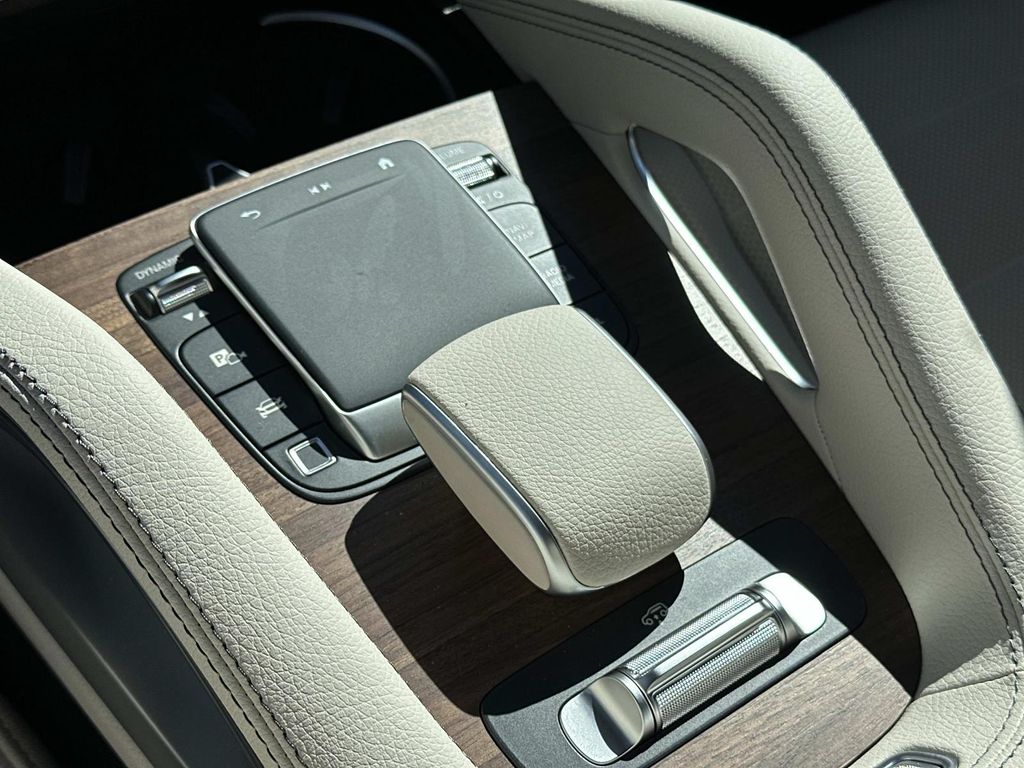 Thumbnail: 2026 Mercedes-Benz GLS - 11