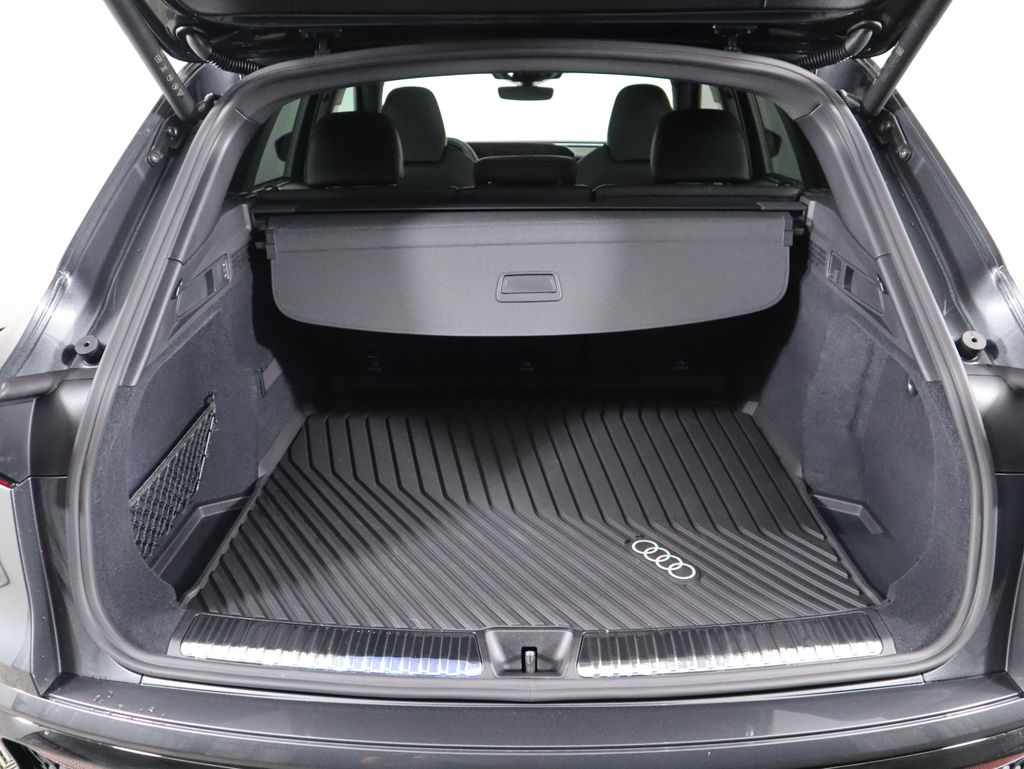 Thumbnail: 2025 Audi SQ5 - 30