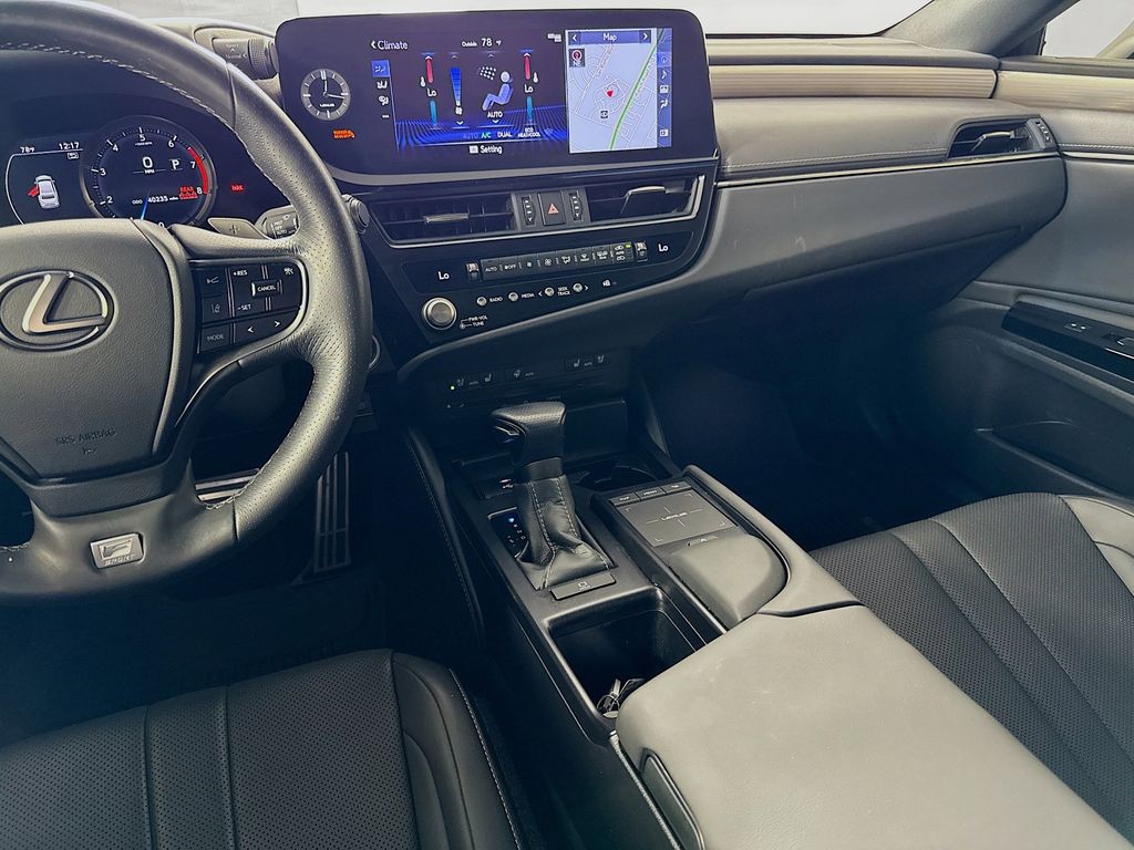 Thumbnail: 2022 Lexus ES - 24