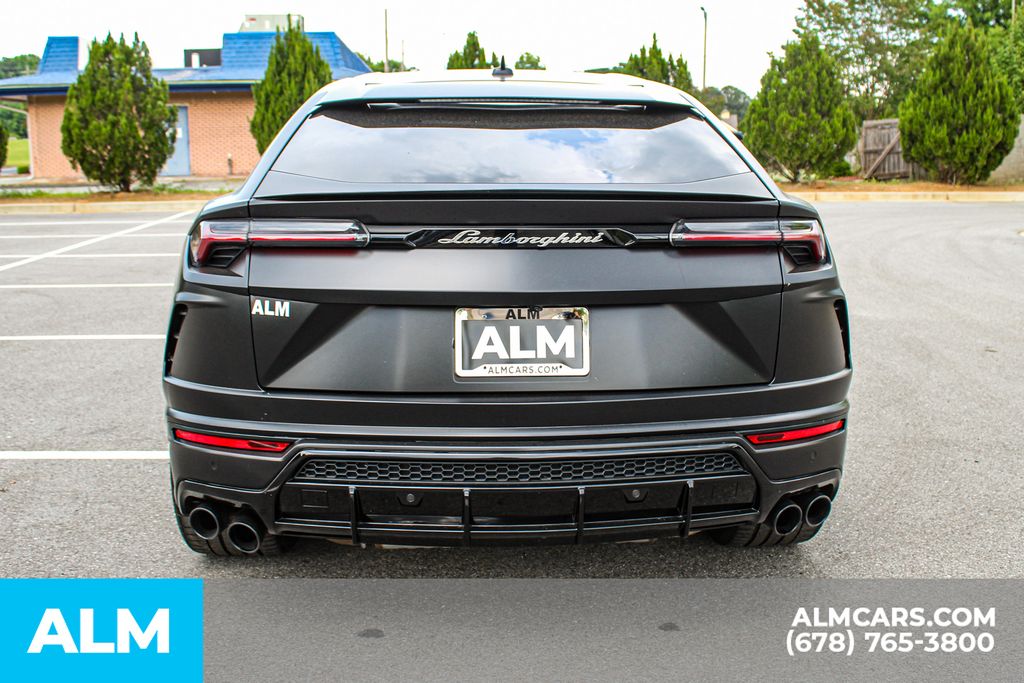 Used 2020 Blue Lamborghini Base image 11
