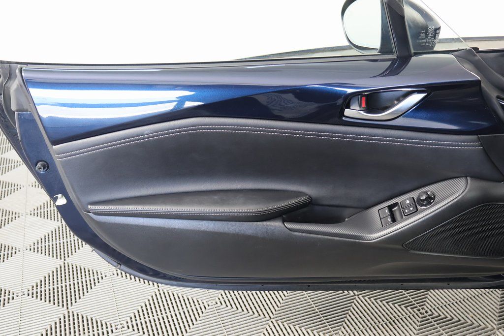 Thumbnail: 2025 Mazda MX-5 Miata - 13