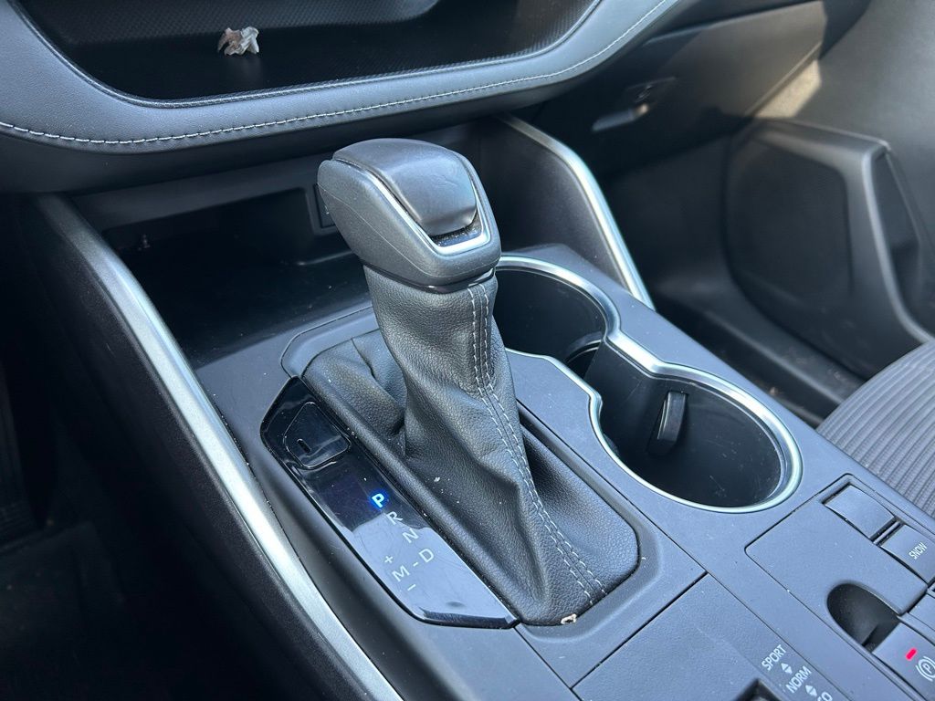 2023 Toyota Highlander LE 27