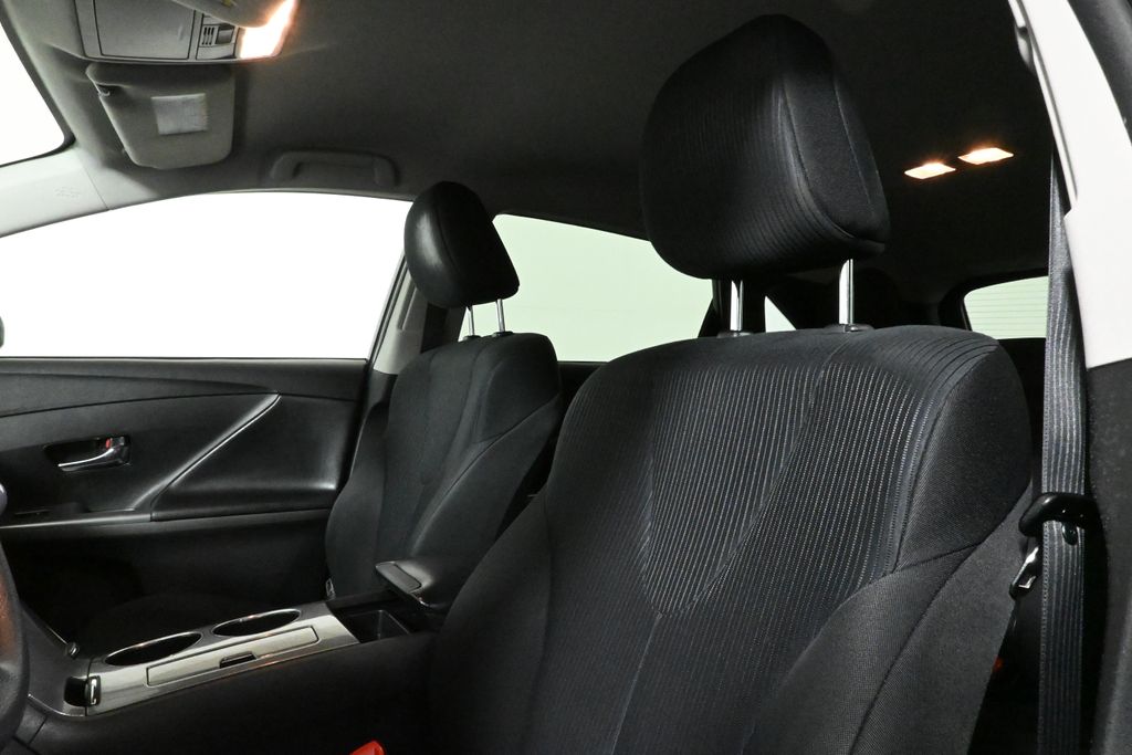 2015 Toyota Venza LE 15