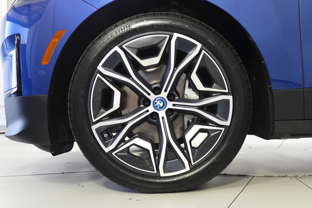 Thumbnail: 2023 BMW iX - 5