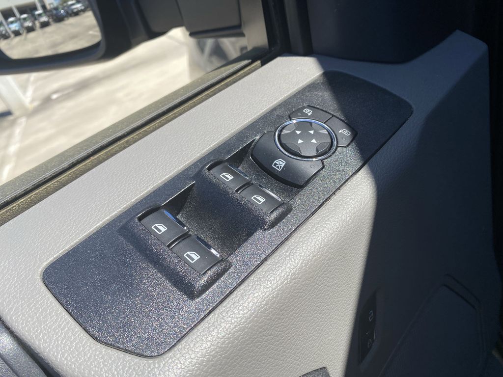 2022 Ford F-350SD XL photo