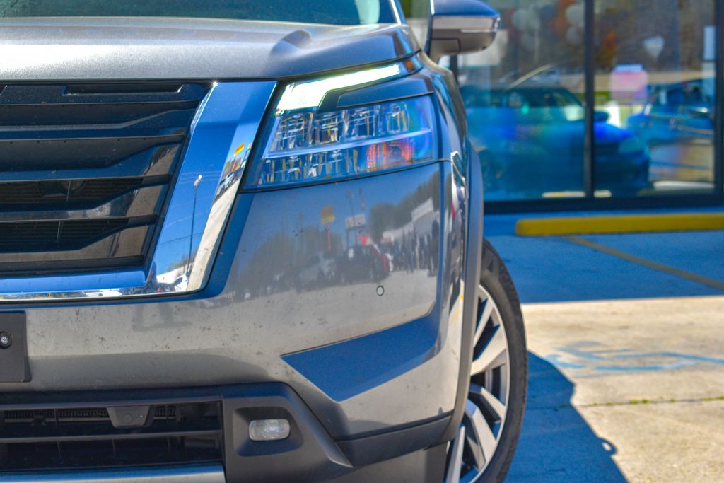 2023 Nissan Pathfinder SL - 2