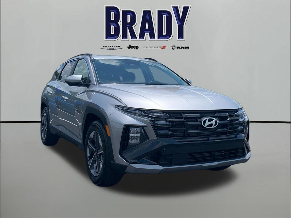 Shimmering Silver 2026 Hyundai Tucson SEL FWD SUV / Crossover Front-Wheel Drive 8-Speed Automatic