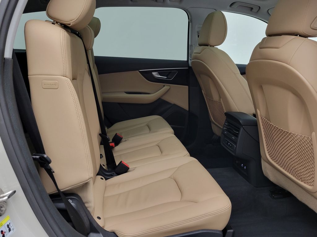 Thumbnail: 2023 Audi Q7 - 16