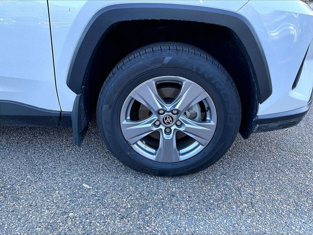 2025 Toyota RAV4 Hybrid — photo 7