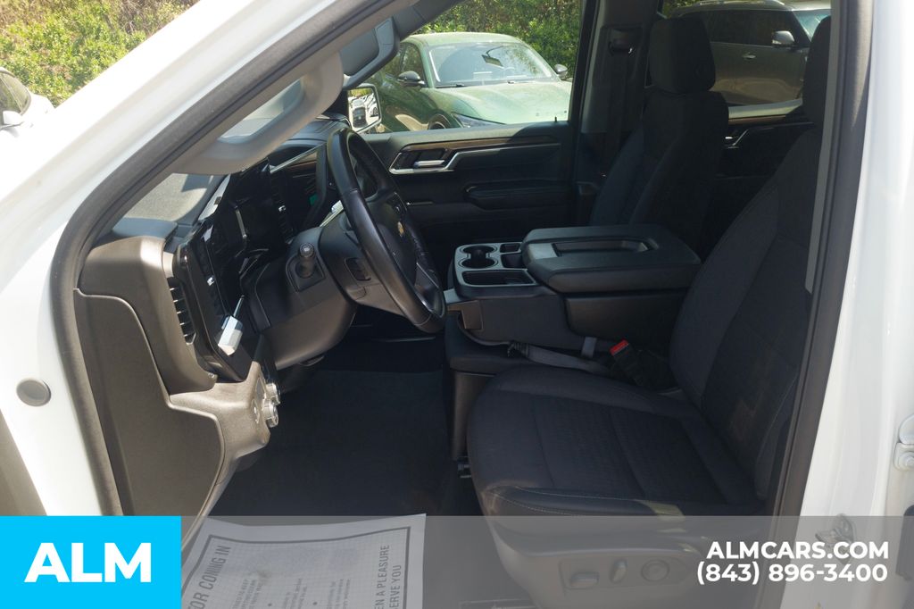 Used 2025 Summit White Chevrolet LT image 17