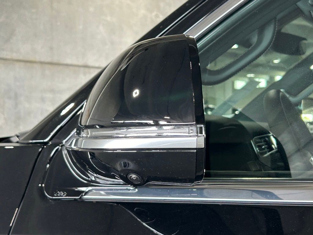 Used 2024 Diamond Black Crystal Pearlcoat Jeep Base image 26