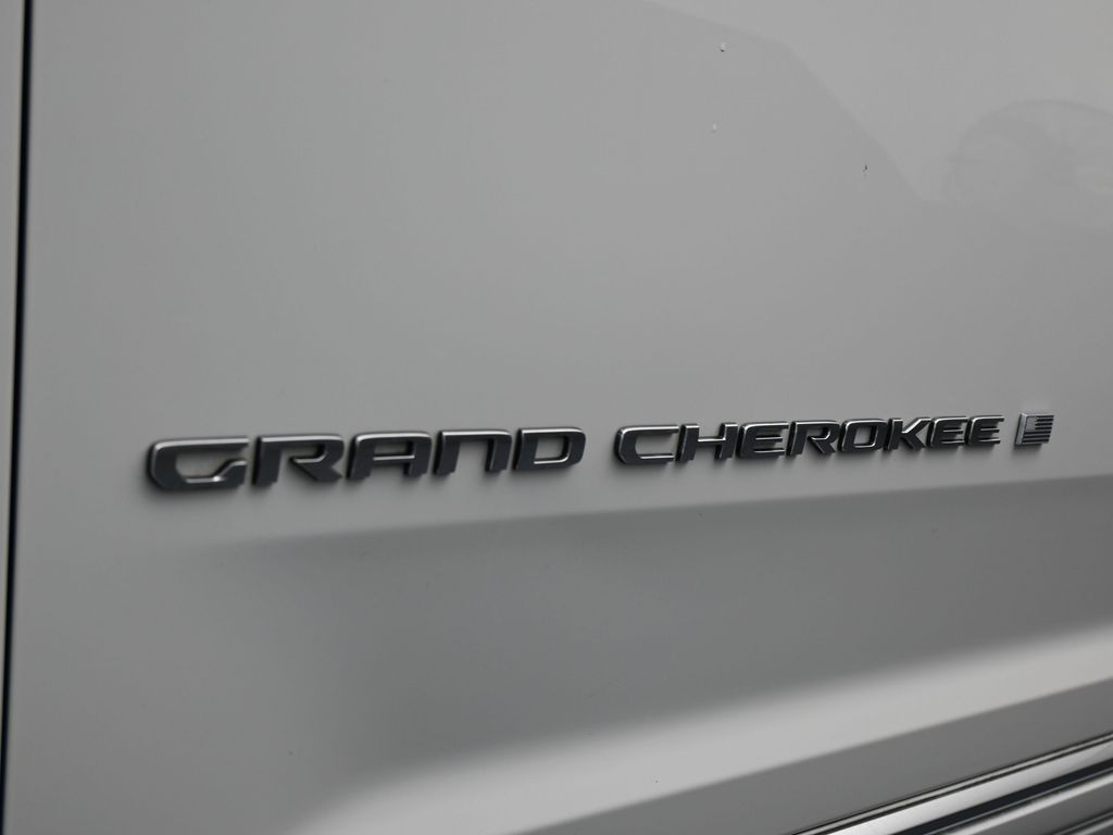 Used 2022 Bright White Clearcoat Jeep Summit image 38