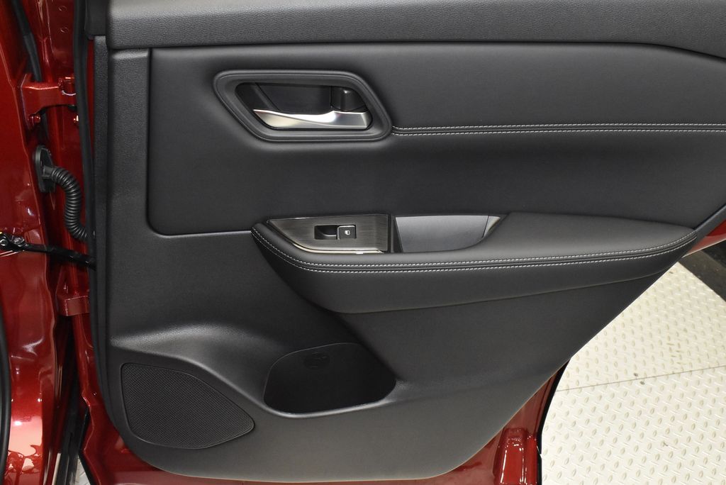 2025 Nissan Rogue SL 30