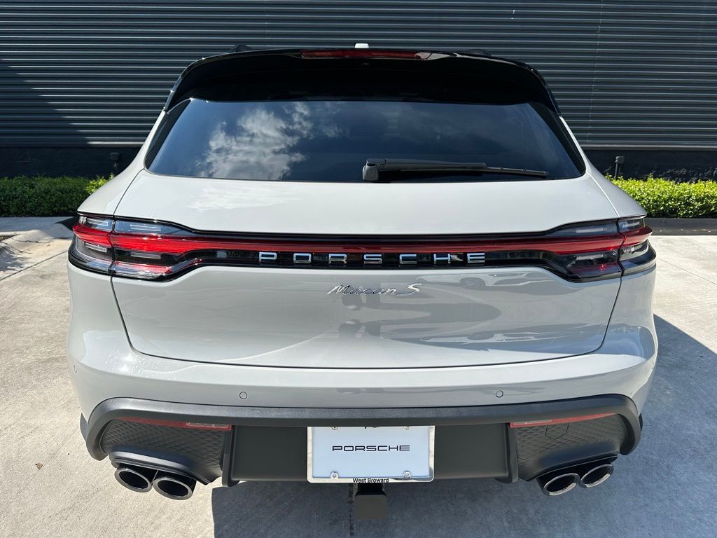 Thumbnail: 2026 Porsche Macan - 12