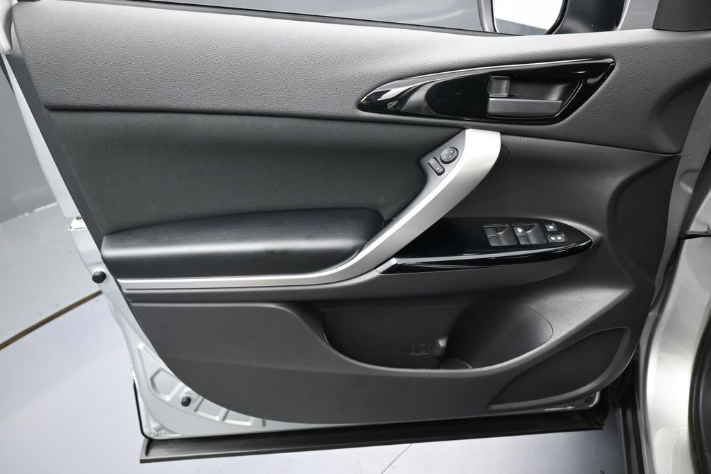 New 2026 Silver Mitsubishi LE image 12