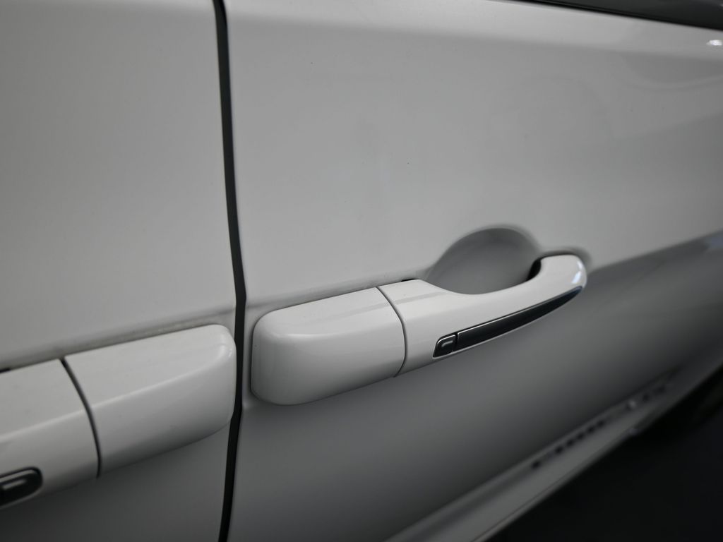 Used 2024 Bright White Clearcoat Chrysler Pinnacle image 57