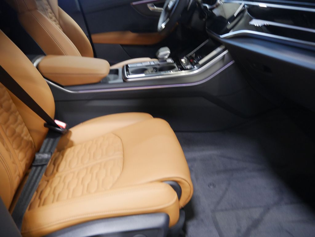 Thumbnail: 2026 Audi RS Q8 - 22