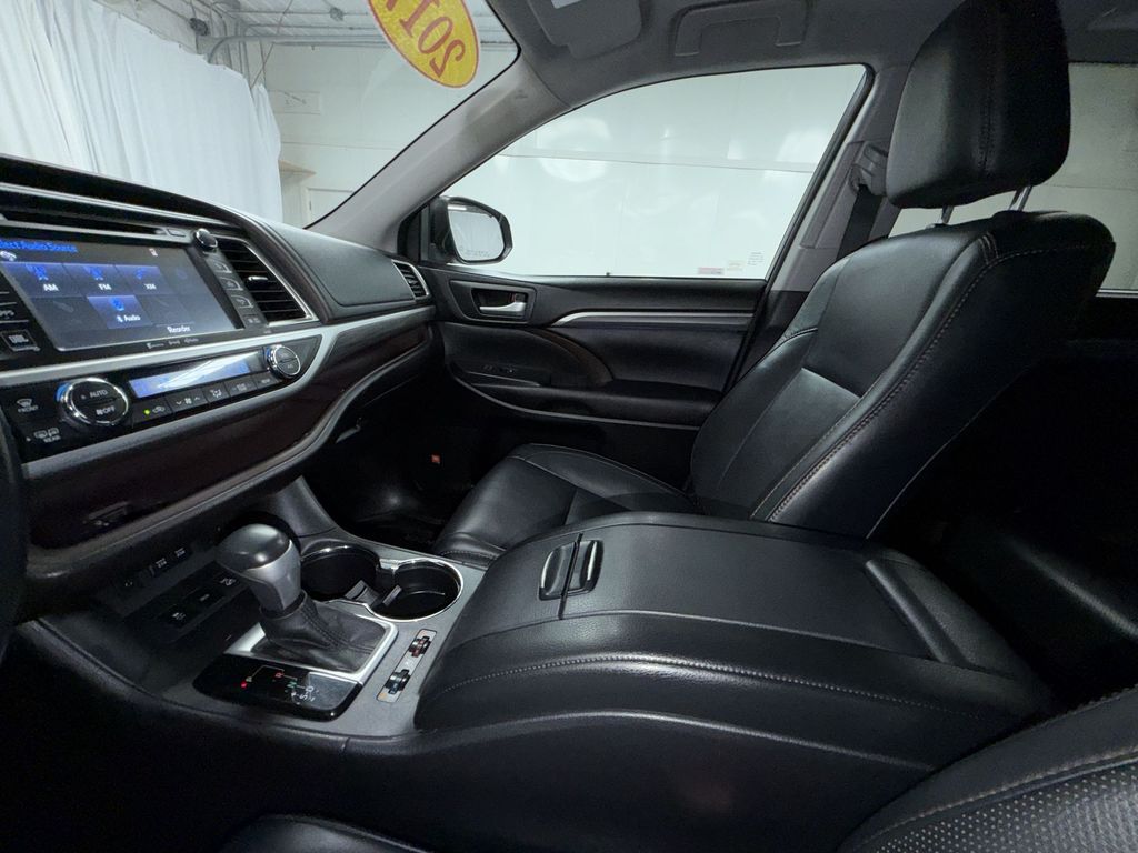 Used 2017 Toyota Highlander SUV