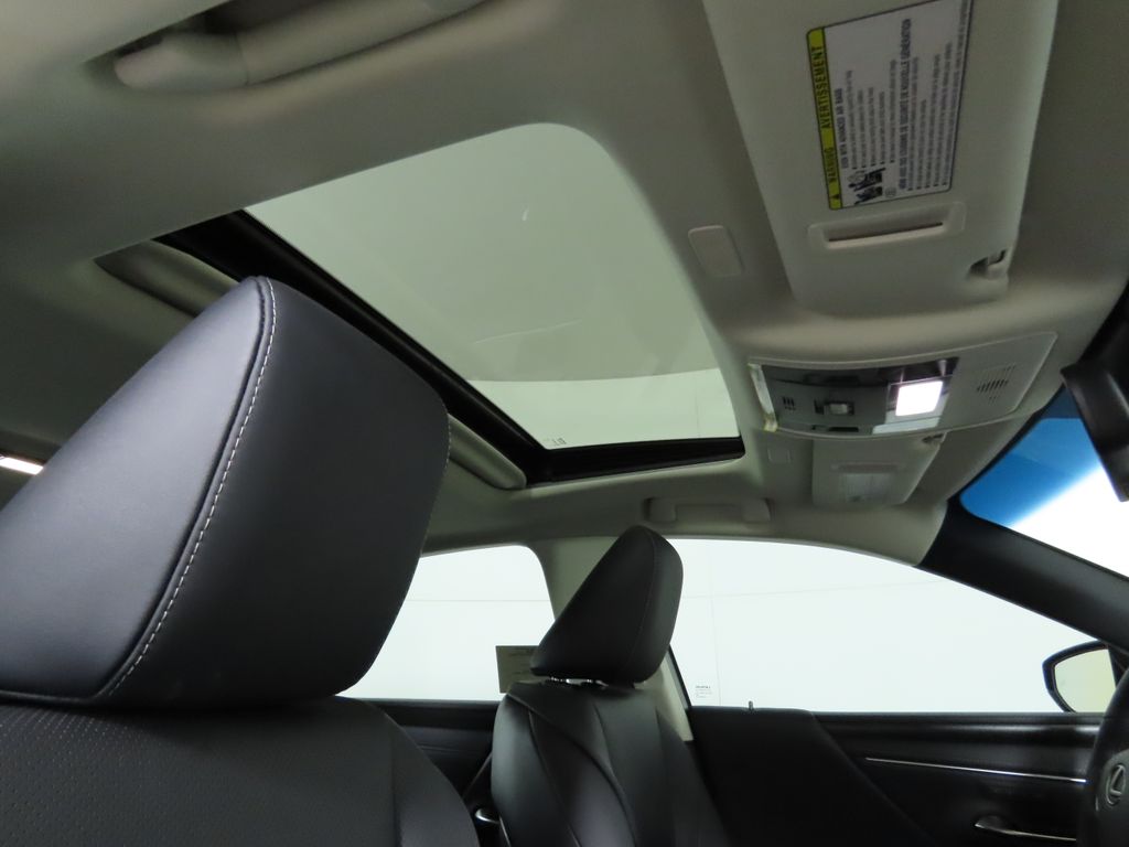 2025 Lexus ES Hybrid 300h 19
