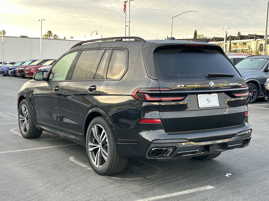 2025 BMW X7 M60i 3