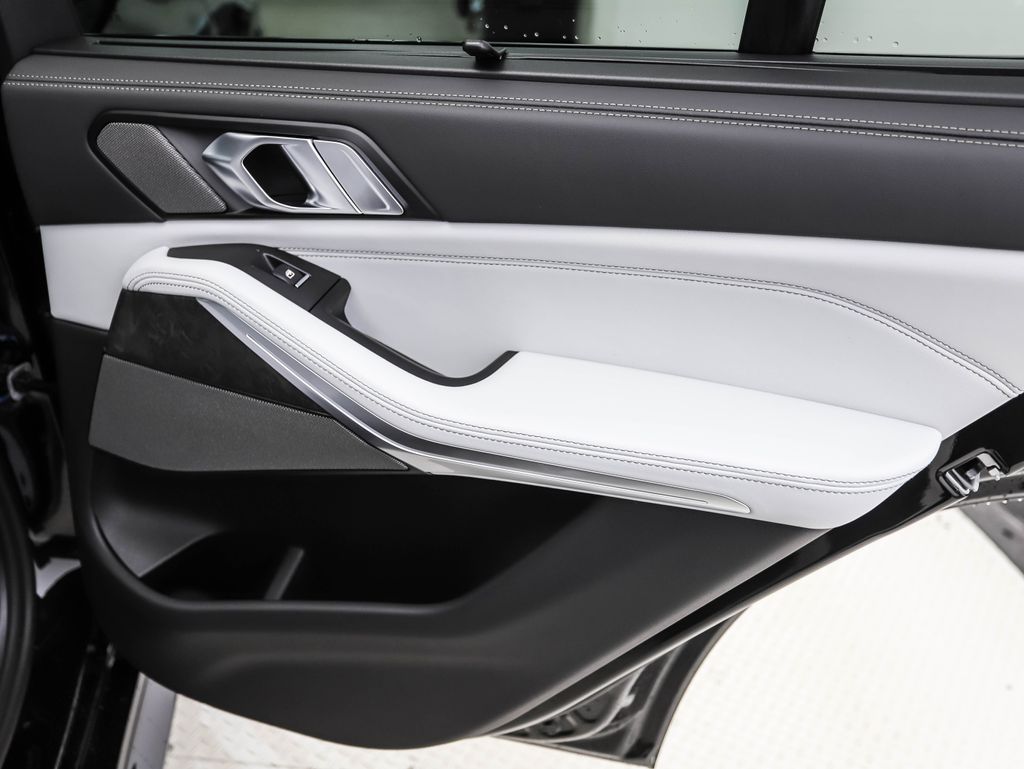 Thumbnail: 2026 BMW X5 - 25