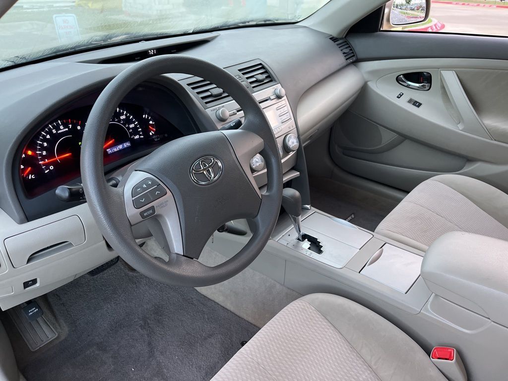 2011 Toyota Camry LE 19