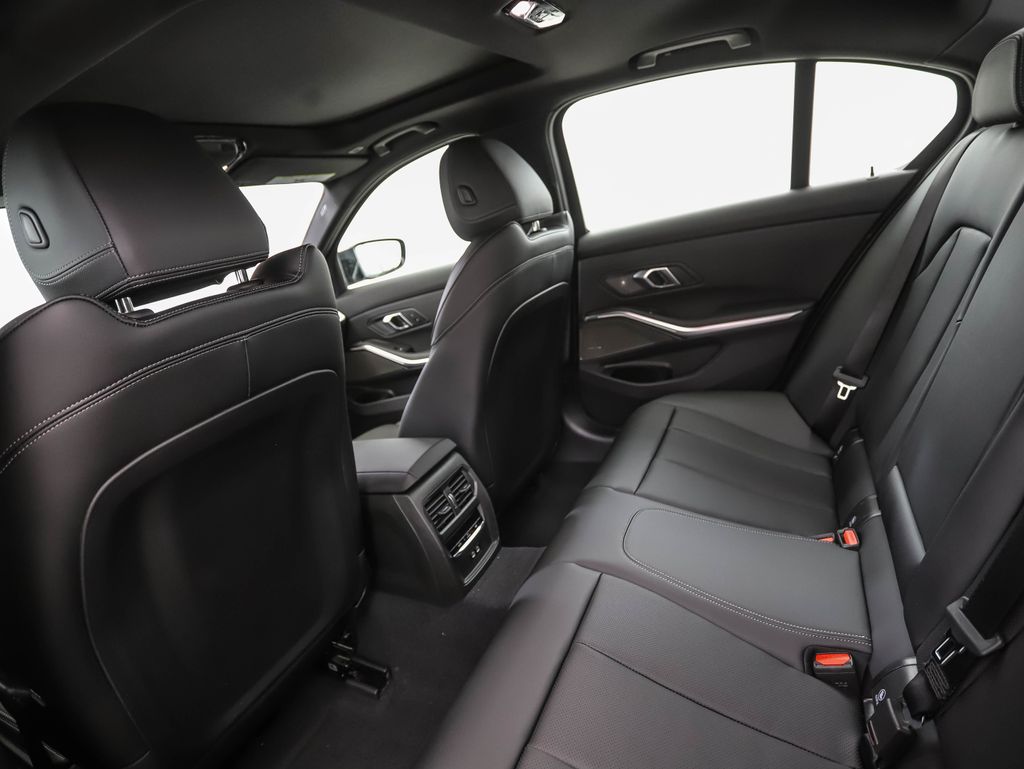 Thumbnail: 2026 BMW 3 Series - 21