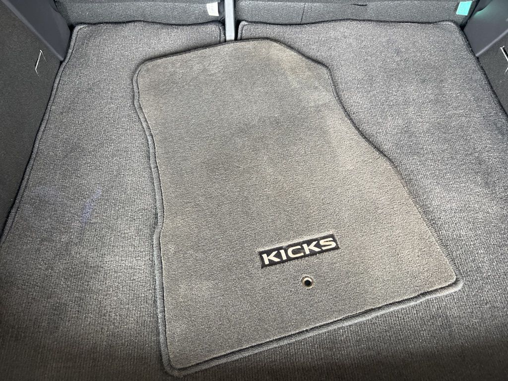 2024 Nissan Kicks SR photo