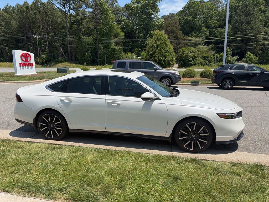 2025 Honda Accord Hybrid Touring's photo