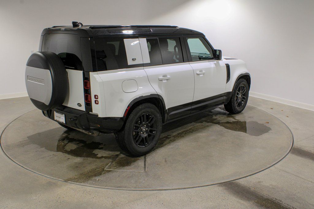 Certified Used 2022 White Land Rover X-Dynamic SE image 5