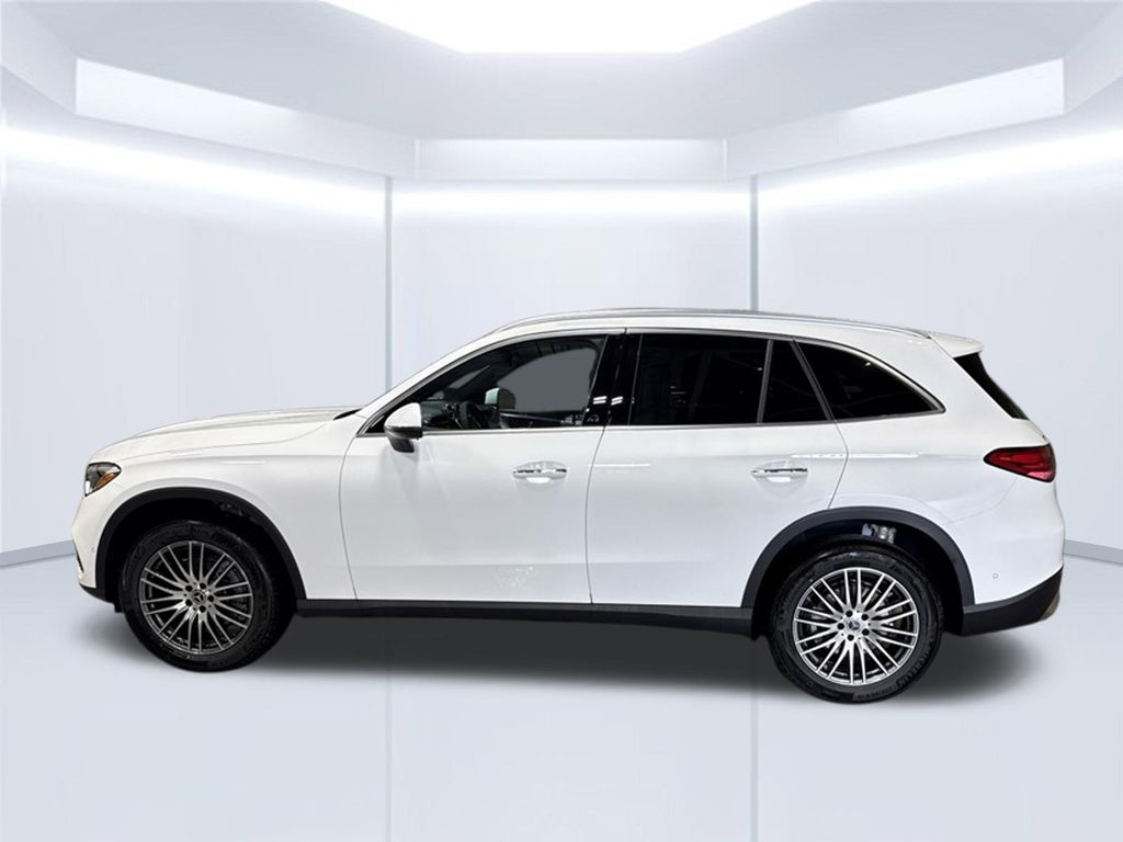Thumbnail: 2027 Mercedes-Benz GLC - 2