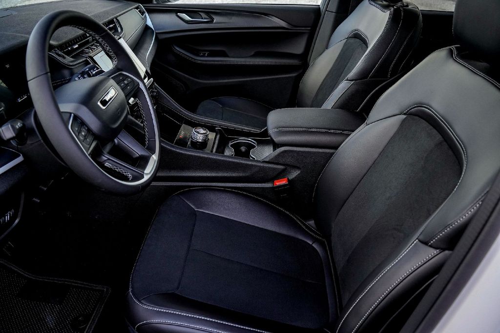 New Car 2025 Jeep Grand Cherokee  Altitude X For Sale Under $40,000 In Taylor, Texas