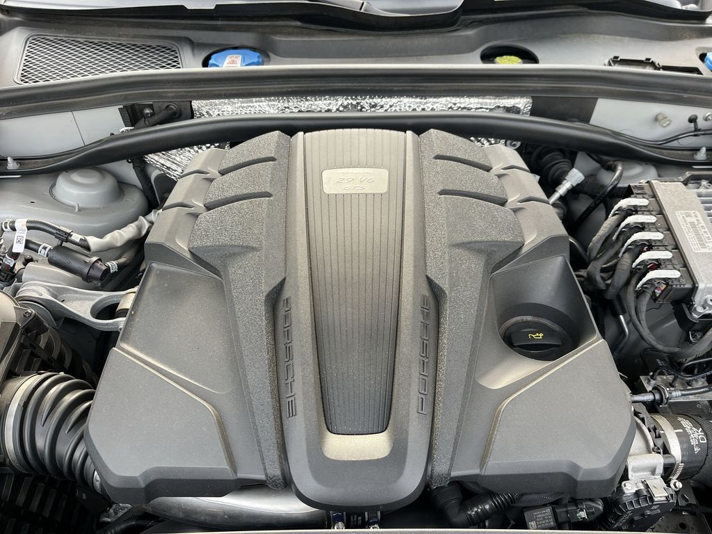 Thumbnail: 2023 Porsche Macan - 24