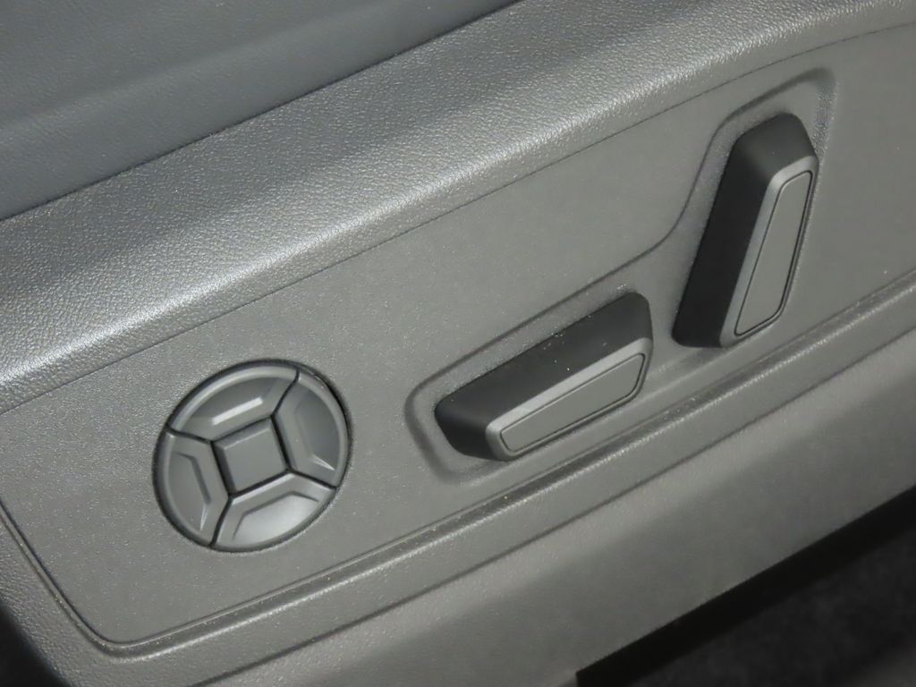 Thumbnail: 2025 Audi Q5 - 31