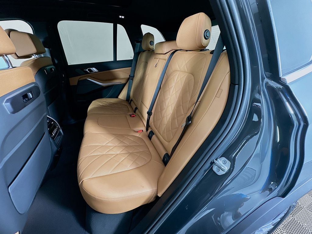 Thumbnail: 2026 BMW X5 - 17