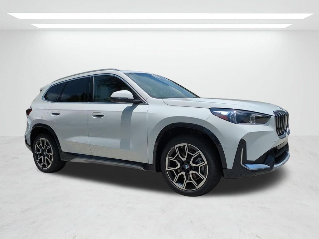 New 2026 White BMW xDrive28i image 2