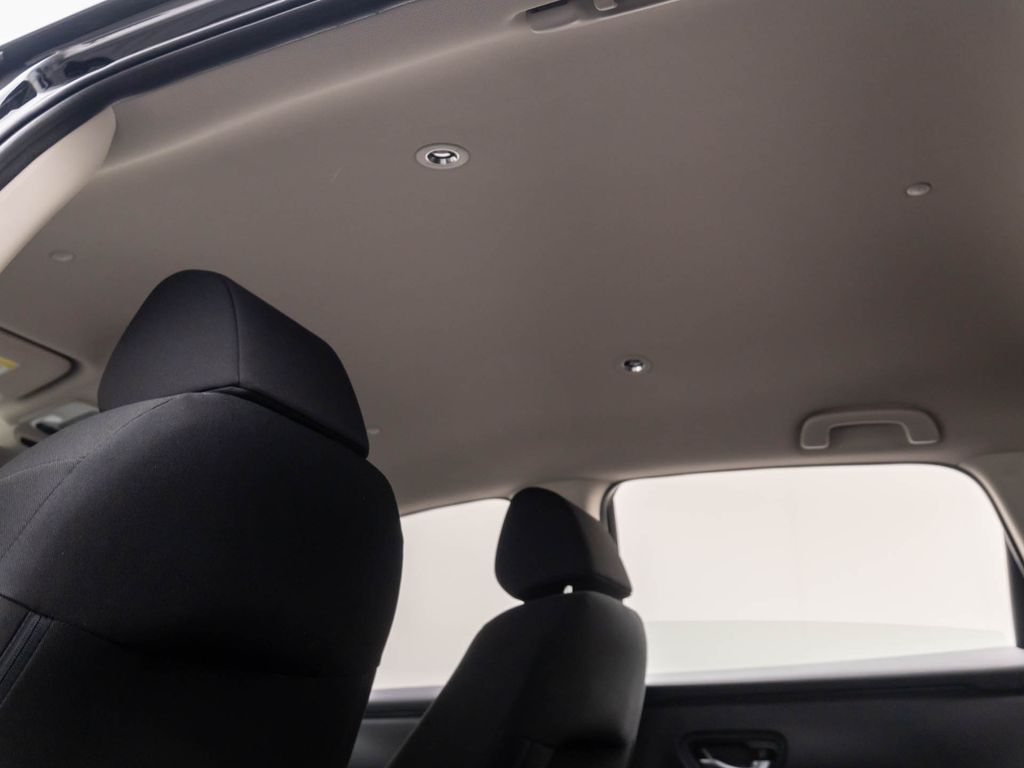 2025 Honda HR-V LX photo