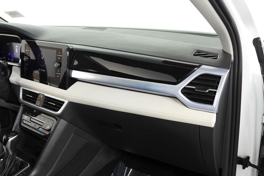 Thumbnail: 2025 Volkswagen Taos - 14