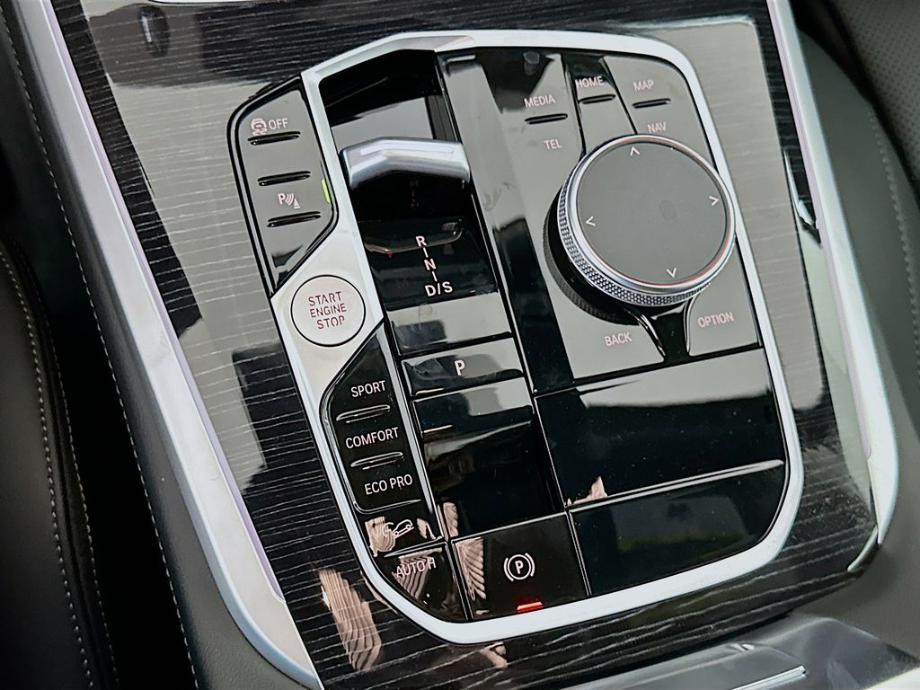Thumbnail: 2026 BMW X5 - 15