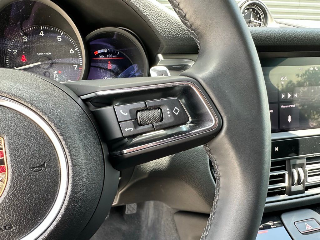 2025 Porsche Macan  17
