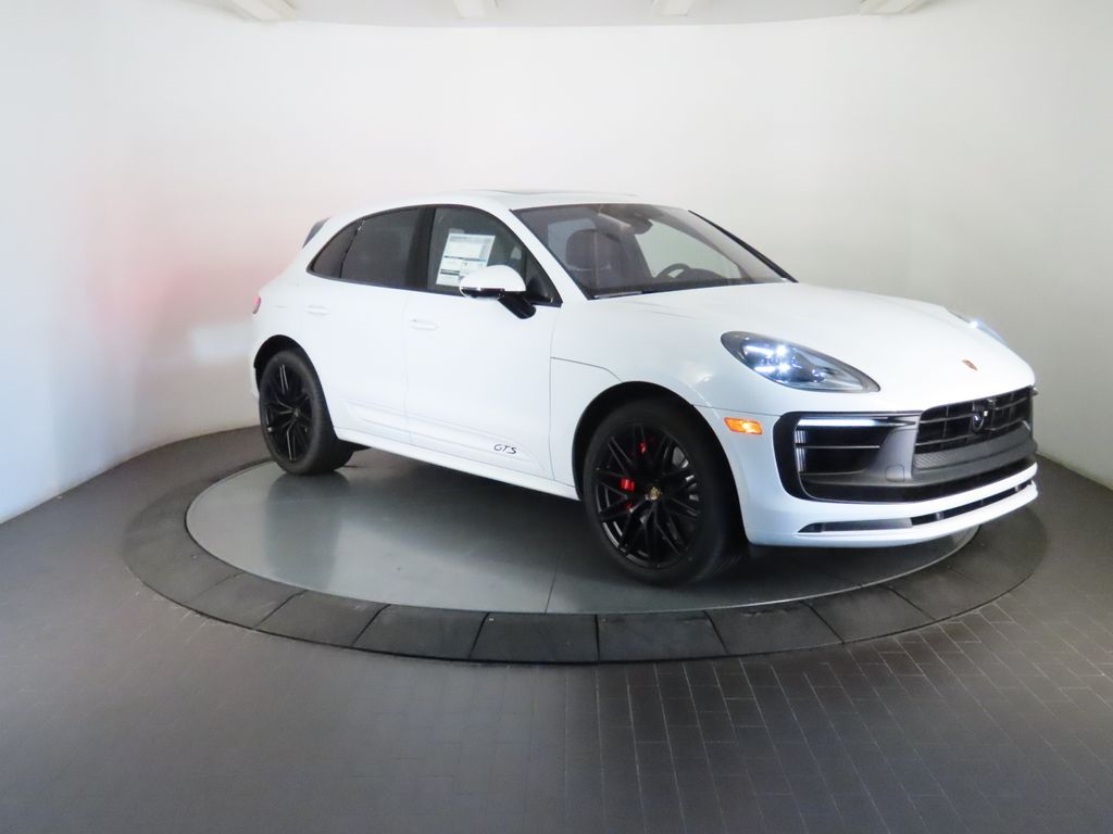 Thumbnail: 2026 Porsche Macan - 9