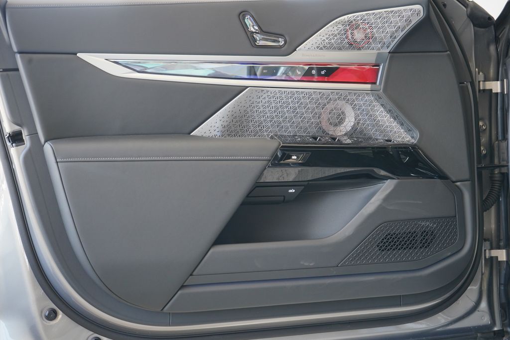 Thumbnail: 2025 BMW 7 Series - 10