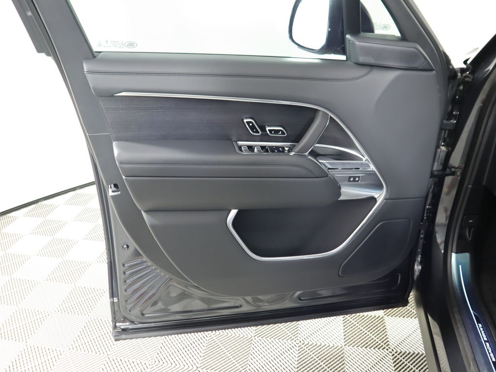 Thumbnail: 2025 Land Rover Range Rover - 26