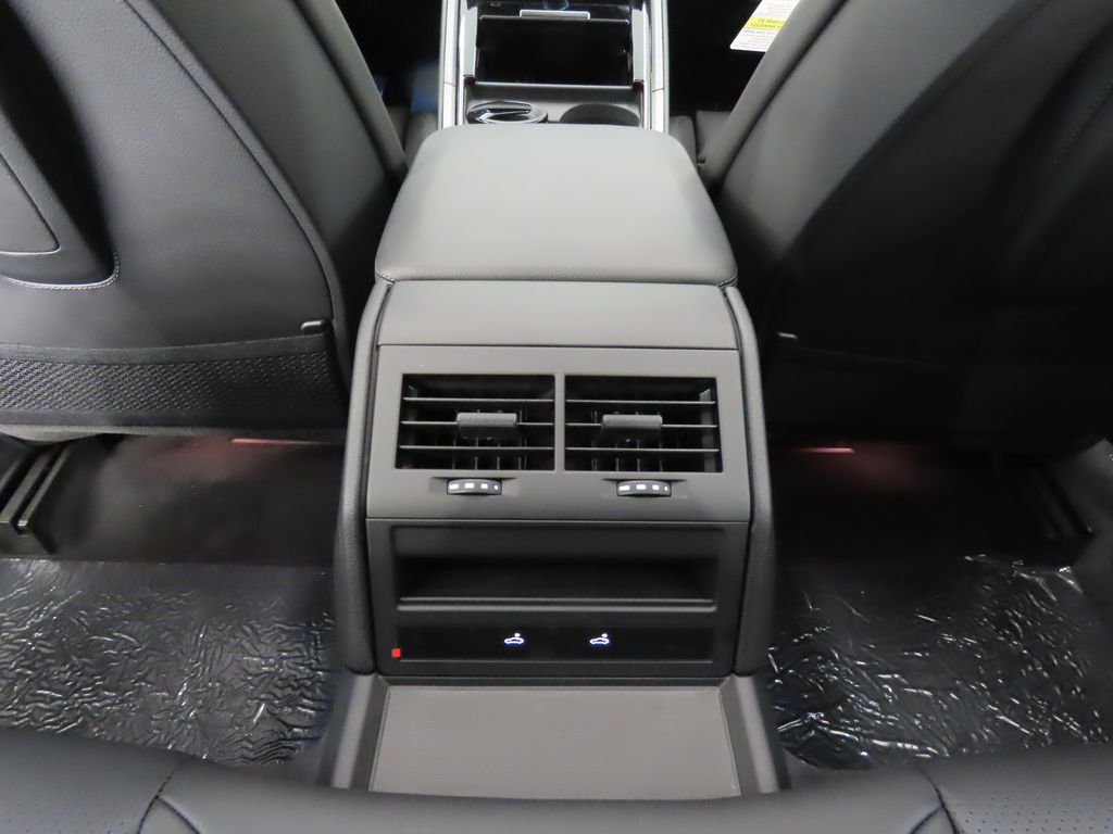 Thumbnail: 2025 Porsche Panamera - 30