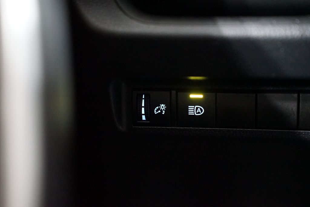 2020 Toyota RAV4 XLE 23