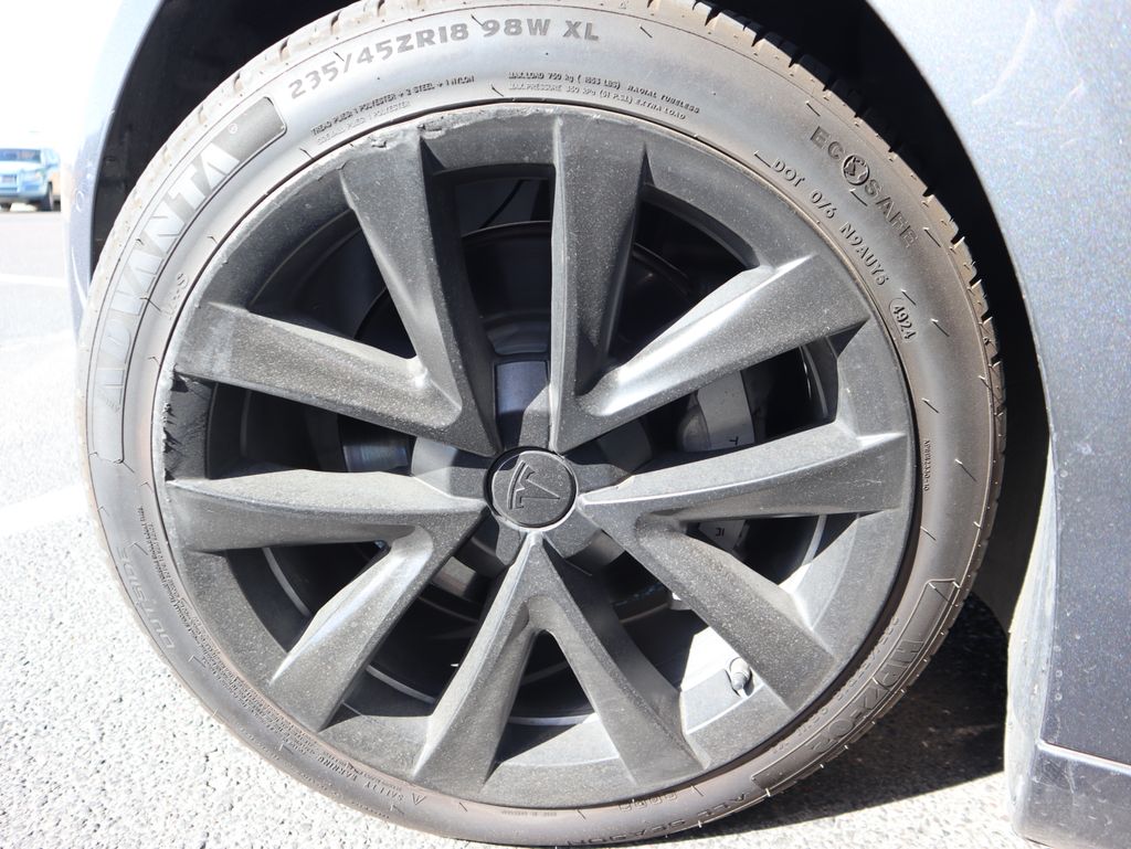 Thumbnail: 2022 Tesla Model 3 - 17